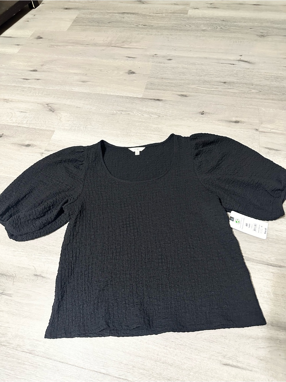 Time and Tru Black Textured Puff-Sleeve Short Sleeve Top